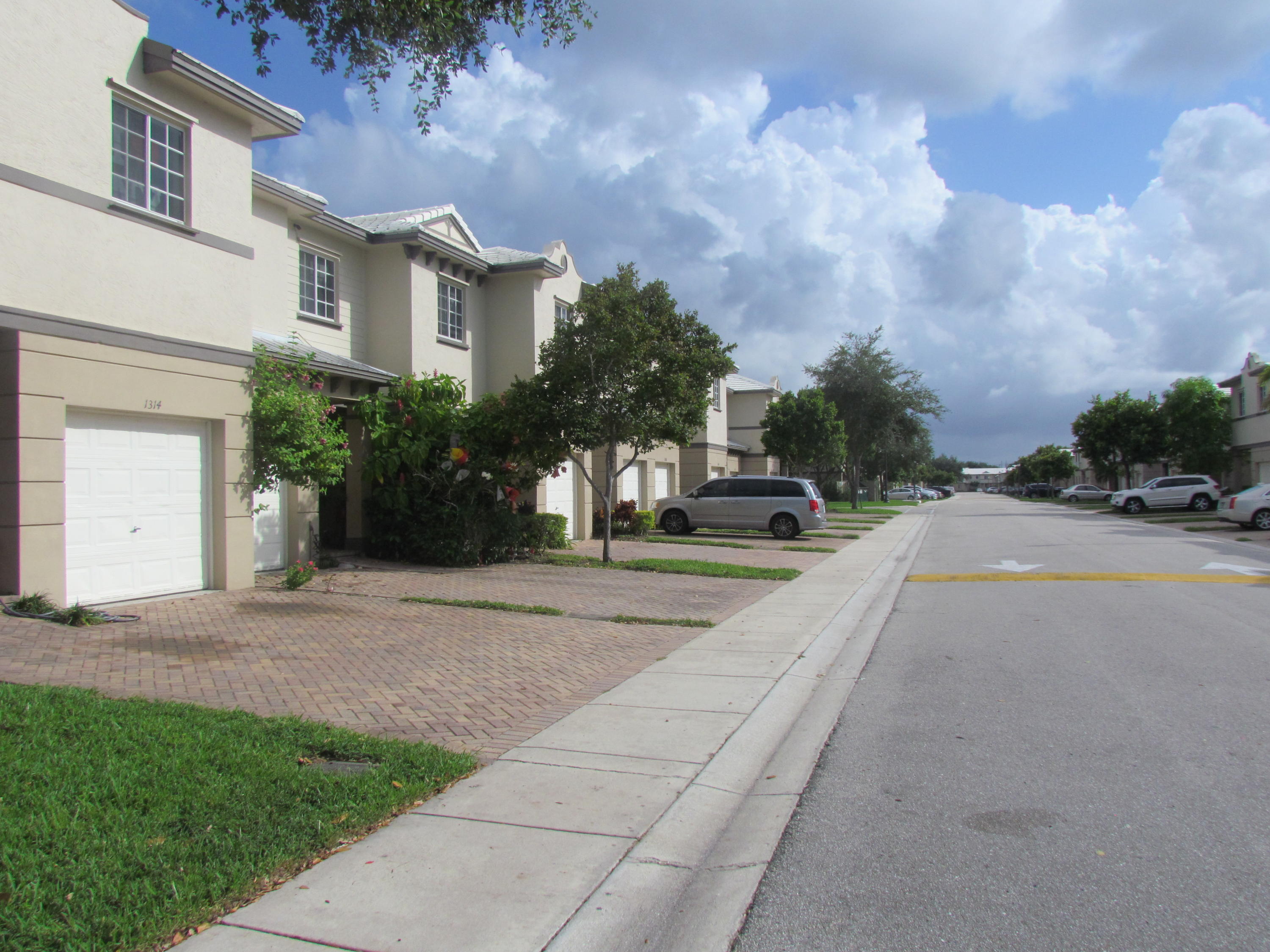 1314 Lucaya Drive Riviera Beach, FL 33404 - Photo 3 of 29 IMG_4818
