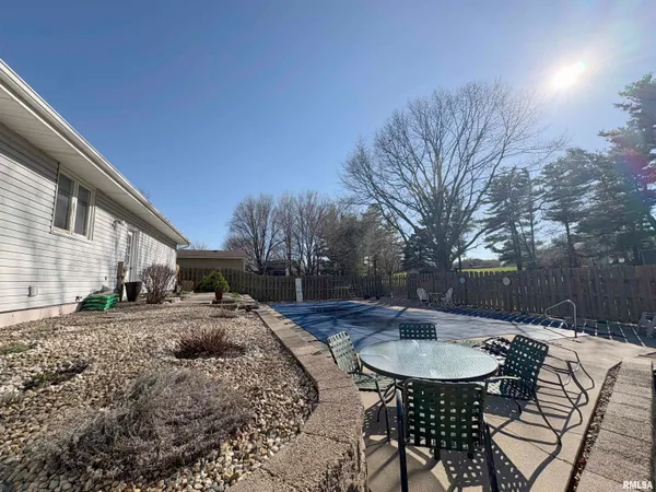 $329,900 | 311 Whispering Oaks Drive, Germantown Hills, IL 61548