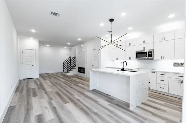 $2,400 | 610 East 41st Street, Unit A, Houston, TX 77022