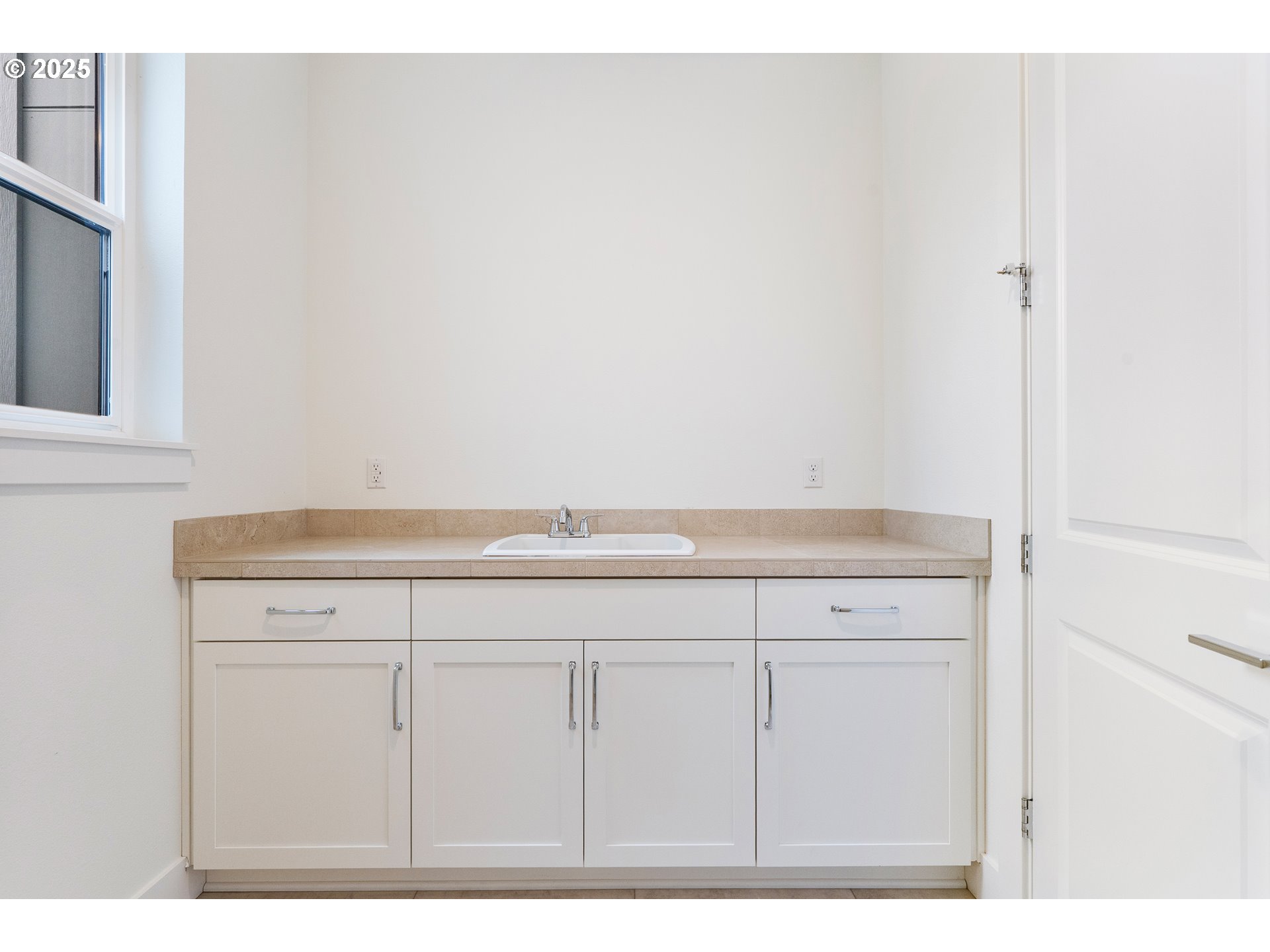 386 West Fir Loop Washougal, WA 98671 - Photo 28 of 45 a view of cabinets