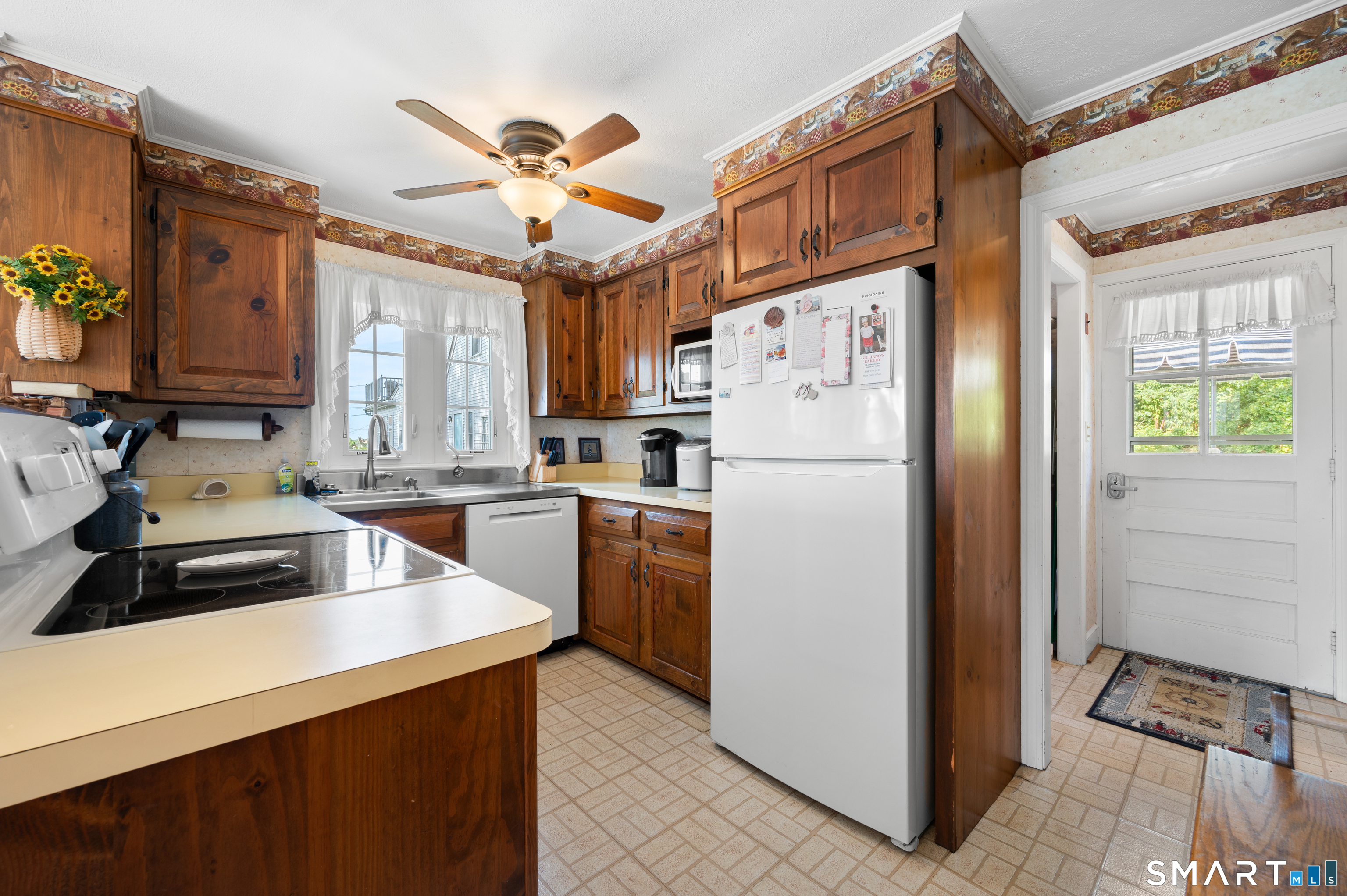 10 Hilltop Road East Lyme, CT 06357 - Photo 16 of 25 Gallery Image 16