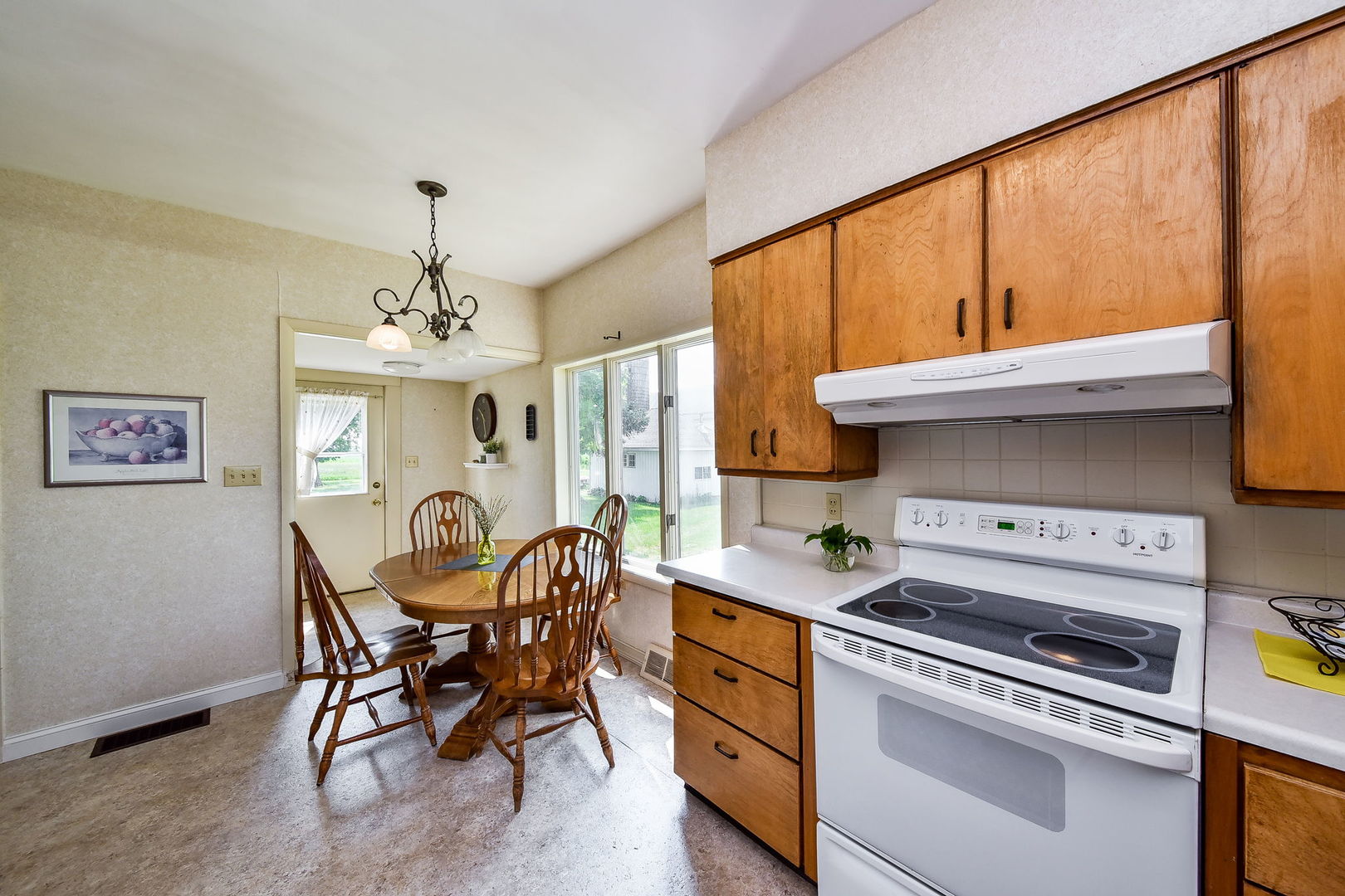 49W921 Beith Road Maple Park, IL 60151 - Photo 4 of 32