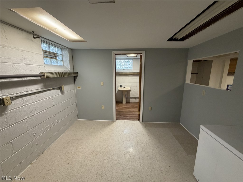 10101 Biddulph Road Cleveland, OH 44144 - Photo 28 of 36