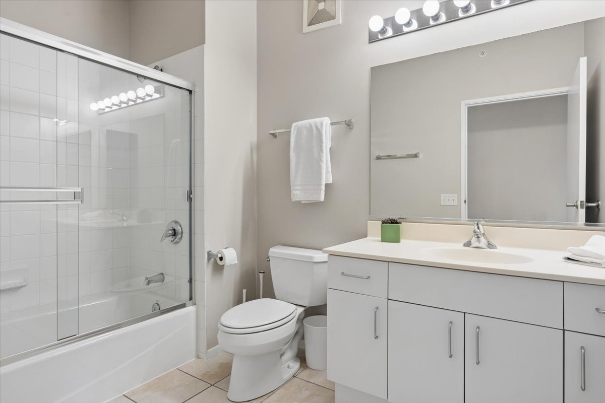 800 Elgin Road, Unit PH19 Evanston, IL 60201 - Photo 14 of 28 Gallery Image 14