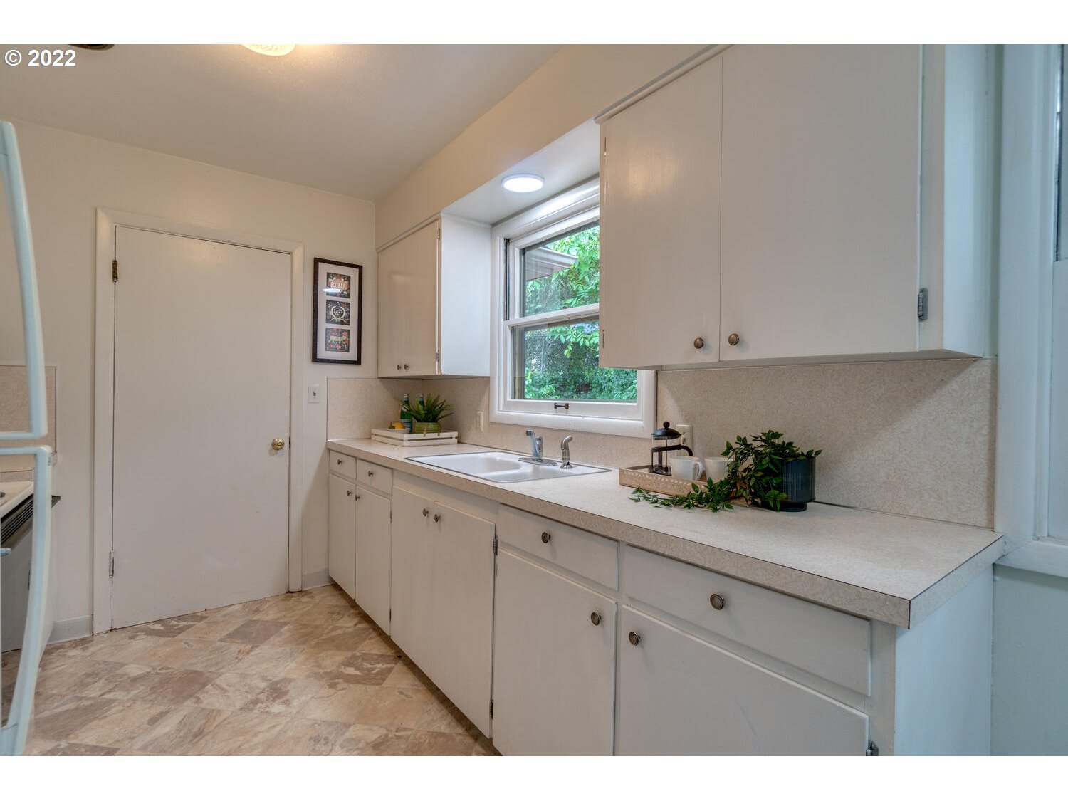 1844 Southwest Custer Street Portland, OR 97219 - Photo 12 of 31 Gallery Image 12