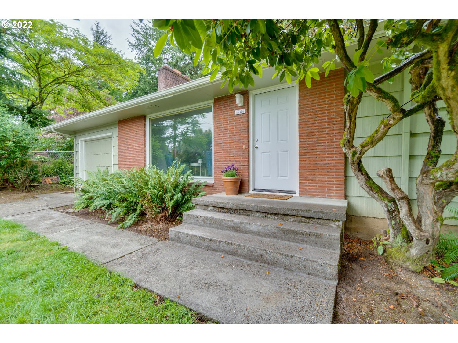 1844 Southwest Custer Street Portland, OR 97219 - Photo 2 of 31 Gallery Image 2