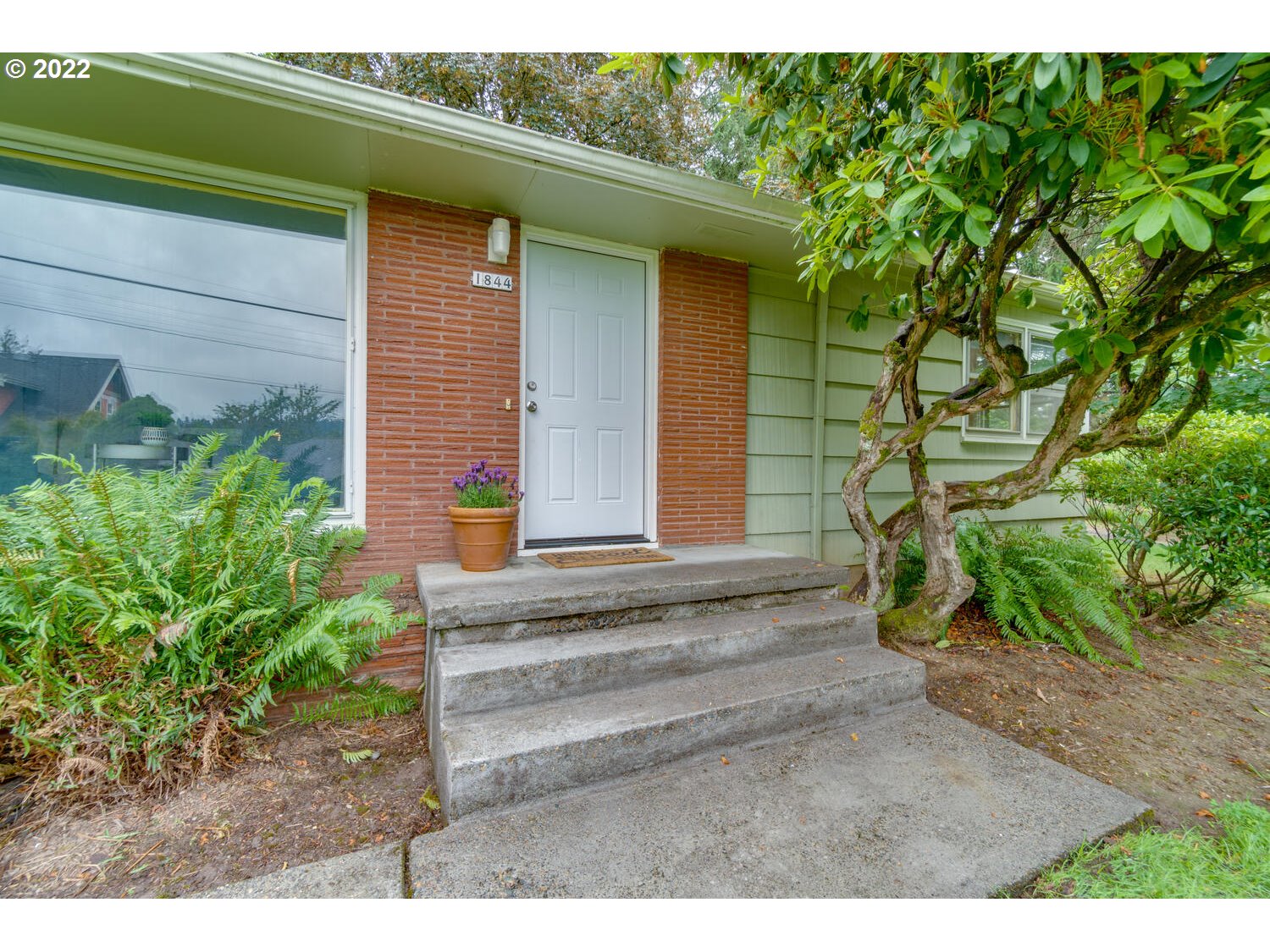 1844 Southwest Custer Street Portland, OR 97219 - Photo 3 of 31 Gallery Image 3