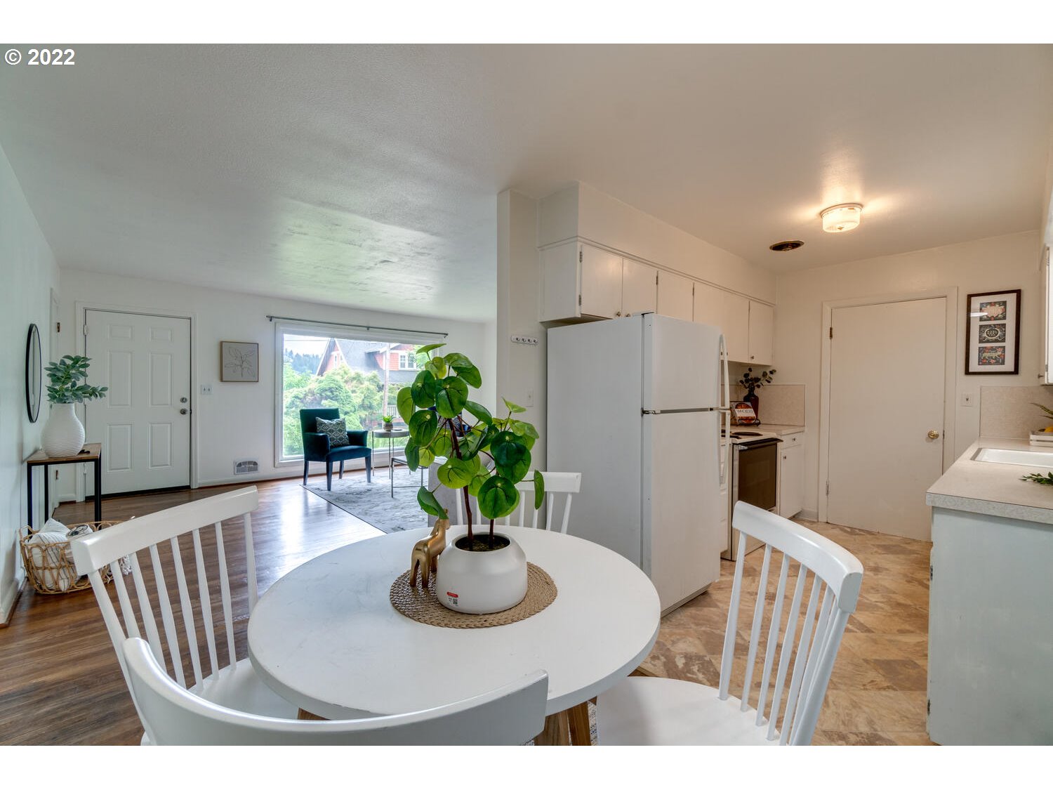 1844 Southwest Custer Street Portland, OR 97219 - Photo 10 of 31 Gallery Image 10