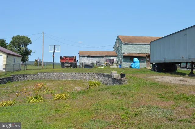 a view of a house with swimming pool and a yard