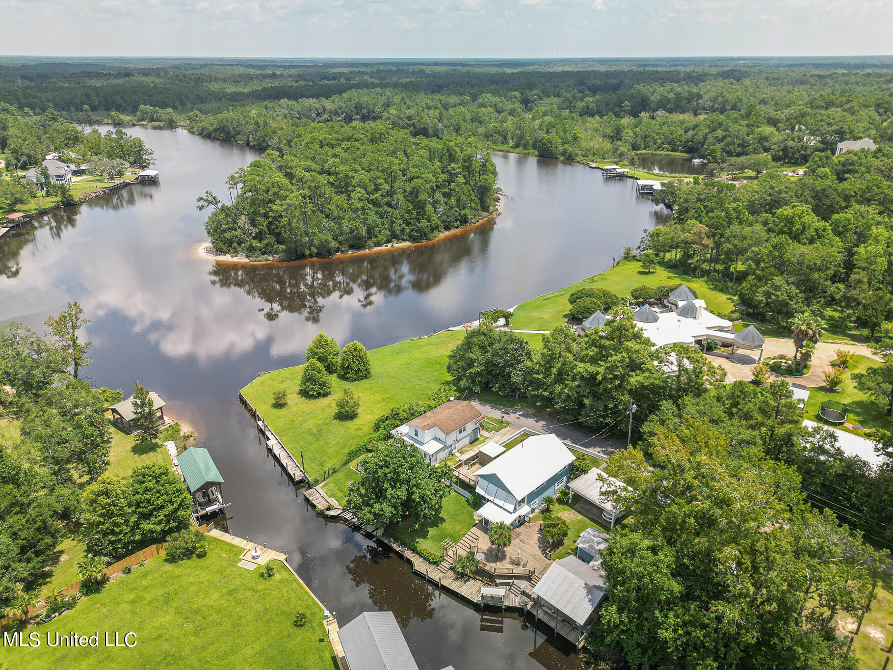11471 Summer Lane Road Biloxi, MS 39532 - Photo 2 of 38 Summer-92000-4