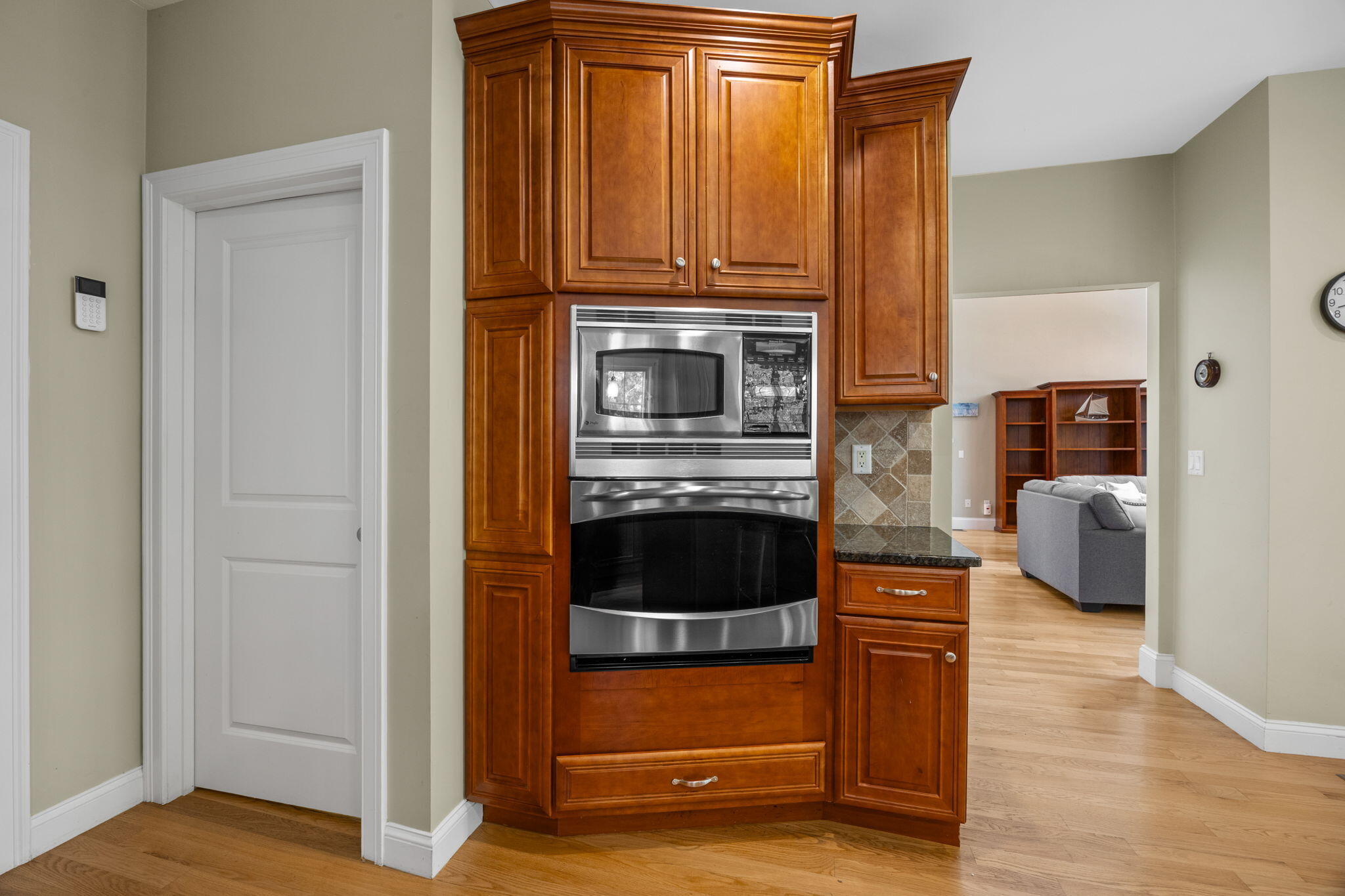 17 Payamps Road Mashpee, MA 02649 - Photo 33 of 72 a kitchen with granite countertop a stove and a refrigerator
