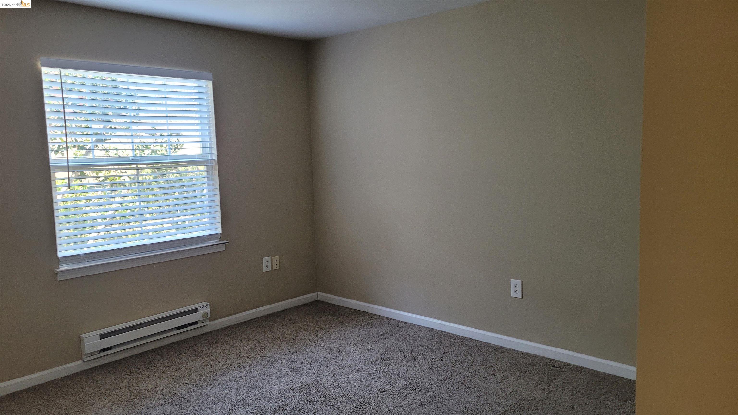 555 10th Street, Unit 312 Oakland, CA 94607 - Photo 11 of 34 an empty room with a window