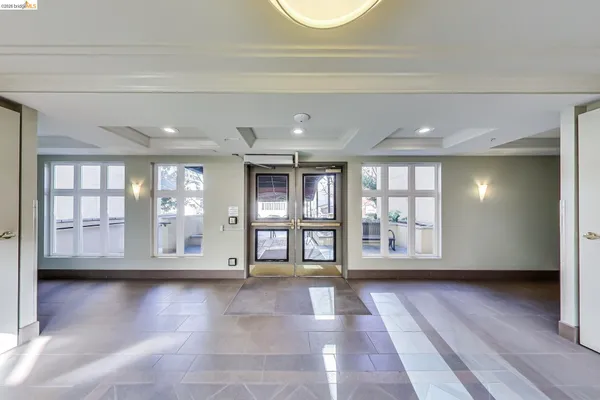 $2,800 | 555 10th Street, Unit 312, Oakland, CA 94607