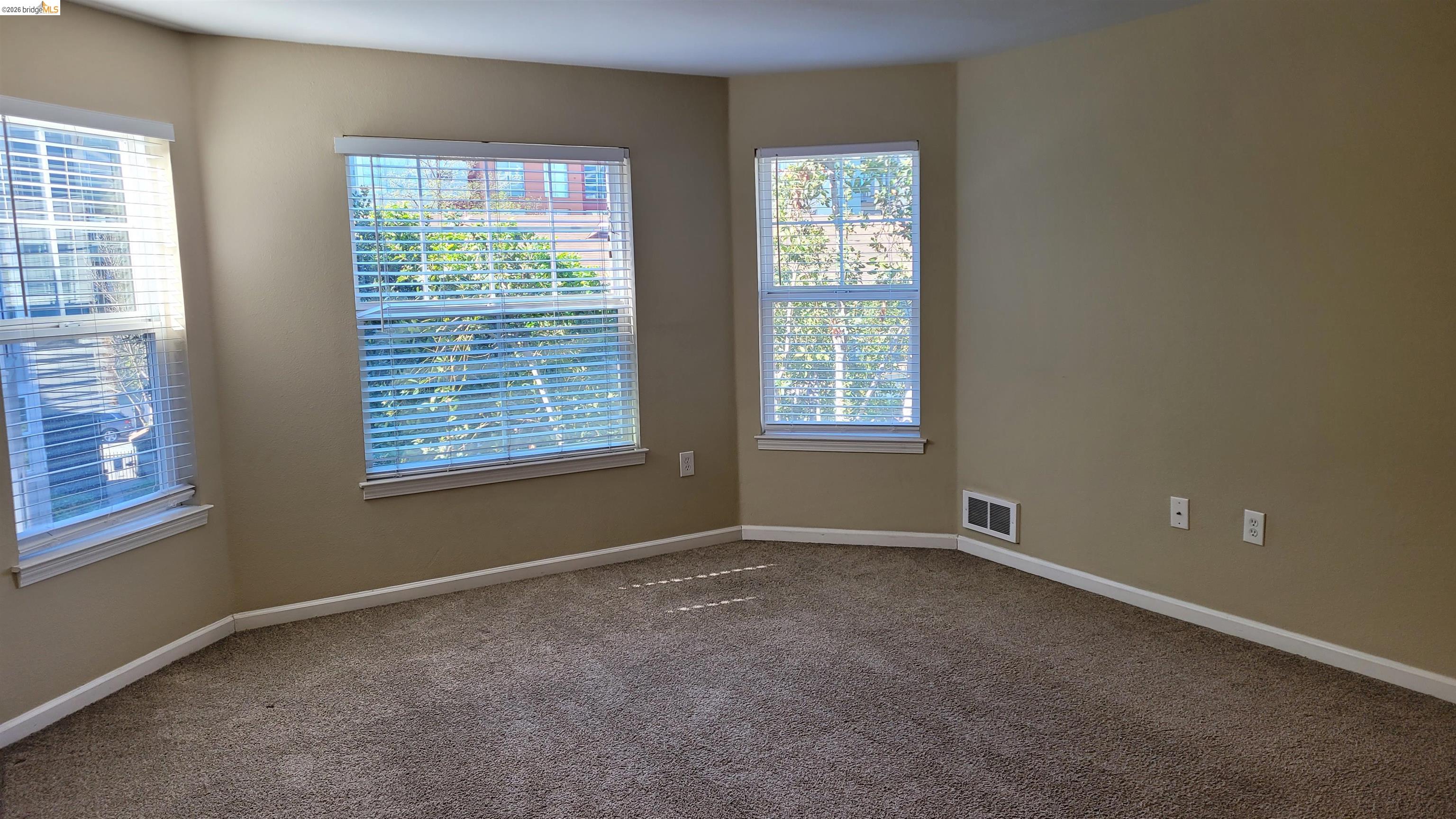 555 10th Street, Unit 312 Oakland, CA 94607 - Photo 3 of 34 an empty room with windows