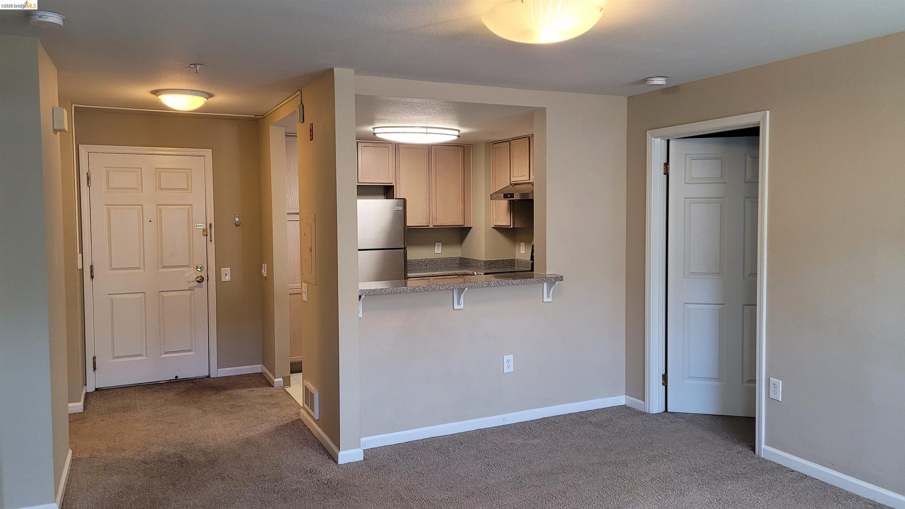 555 10th Street, Unit 312 Oakland, CA 94607 - Photo 5 of 34 a view of a bathroom with a bathroom