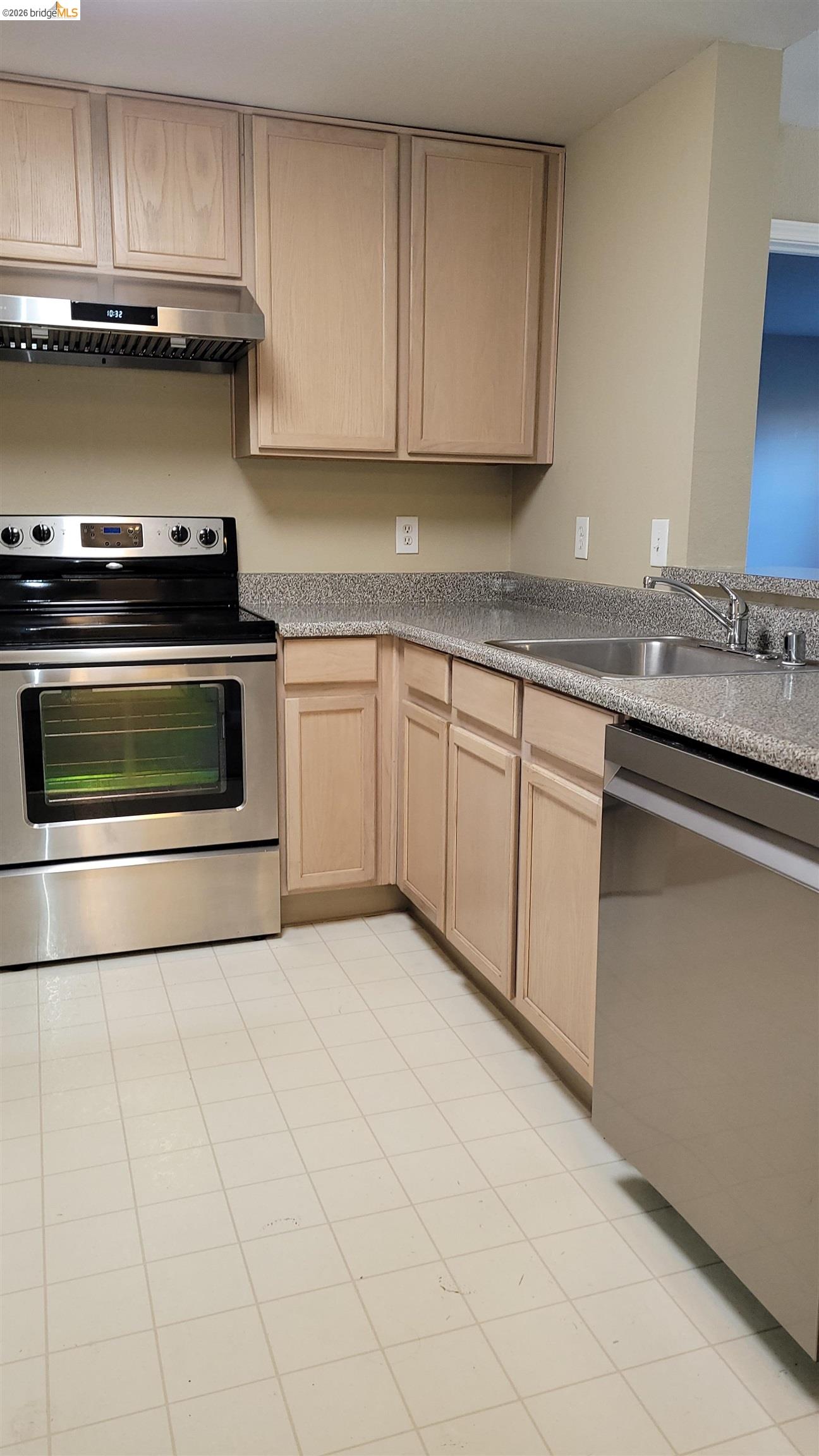 555 10th Street, Unit 312 Oakland, CA 94607 - Photo 9 of 34 a kitchen with granite countertop a stove a sink and a granite counter tops