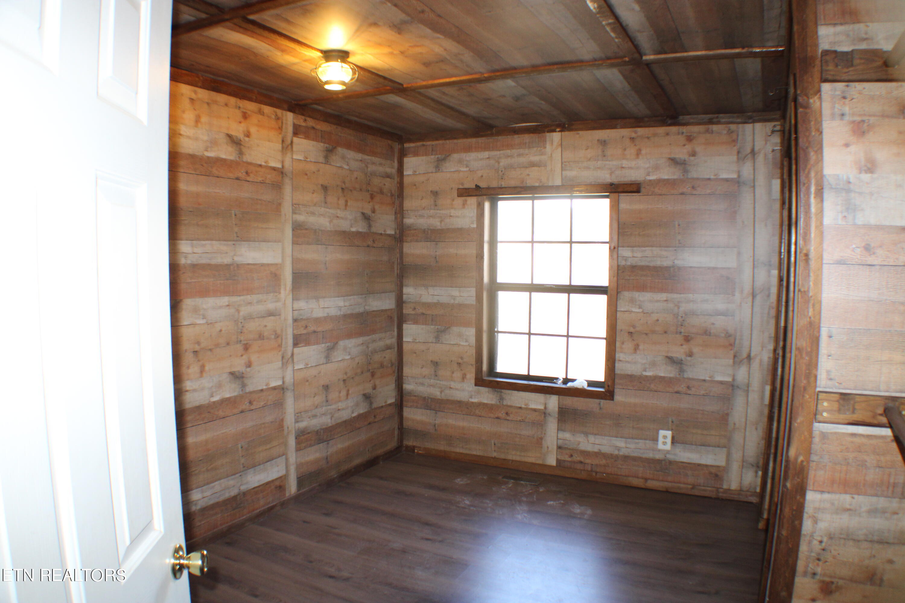 245 Singleton Road Tazewell, TN 37879 - Photo 10 of 16 IMG_2084