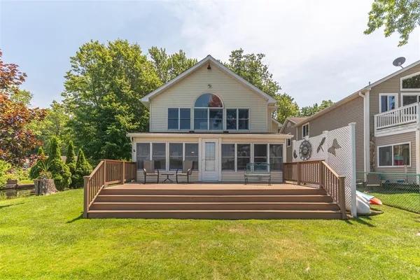 $925,000 | 11818 Algonquin Drive, Pinckney, MI 48169