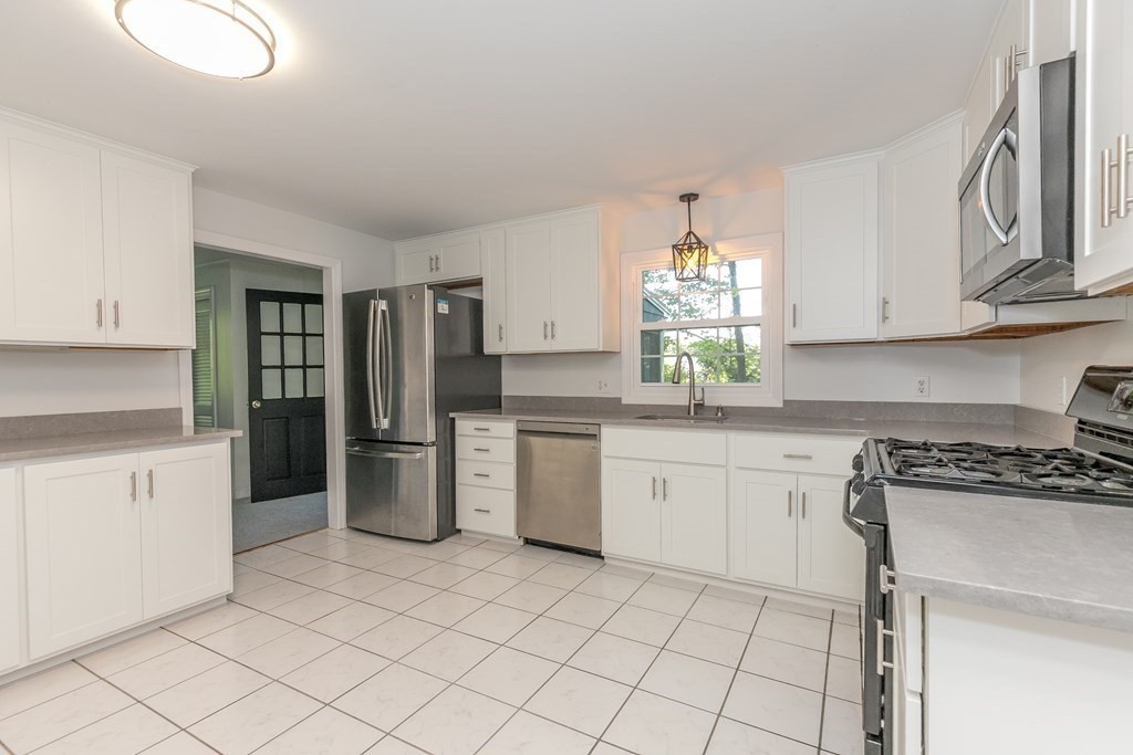10 Nadine Road Acton, MA 01720 - Photo 4 of 26 Gallery Image 4