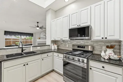 $427,000 | 7301 Sunburst Trail, Denton, TX 76210