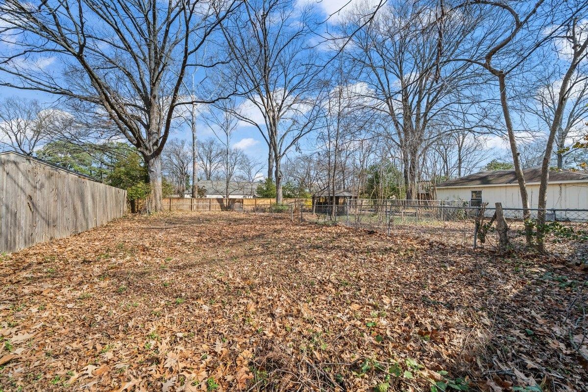 353 Colonial Road Memphis, TN 38117 - Photo 28 of 37 View of fenced backyard