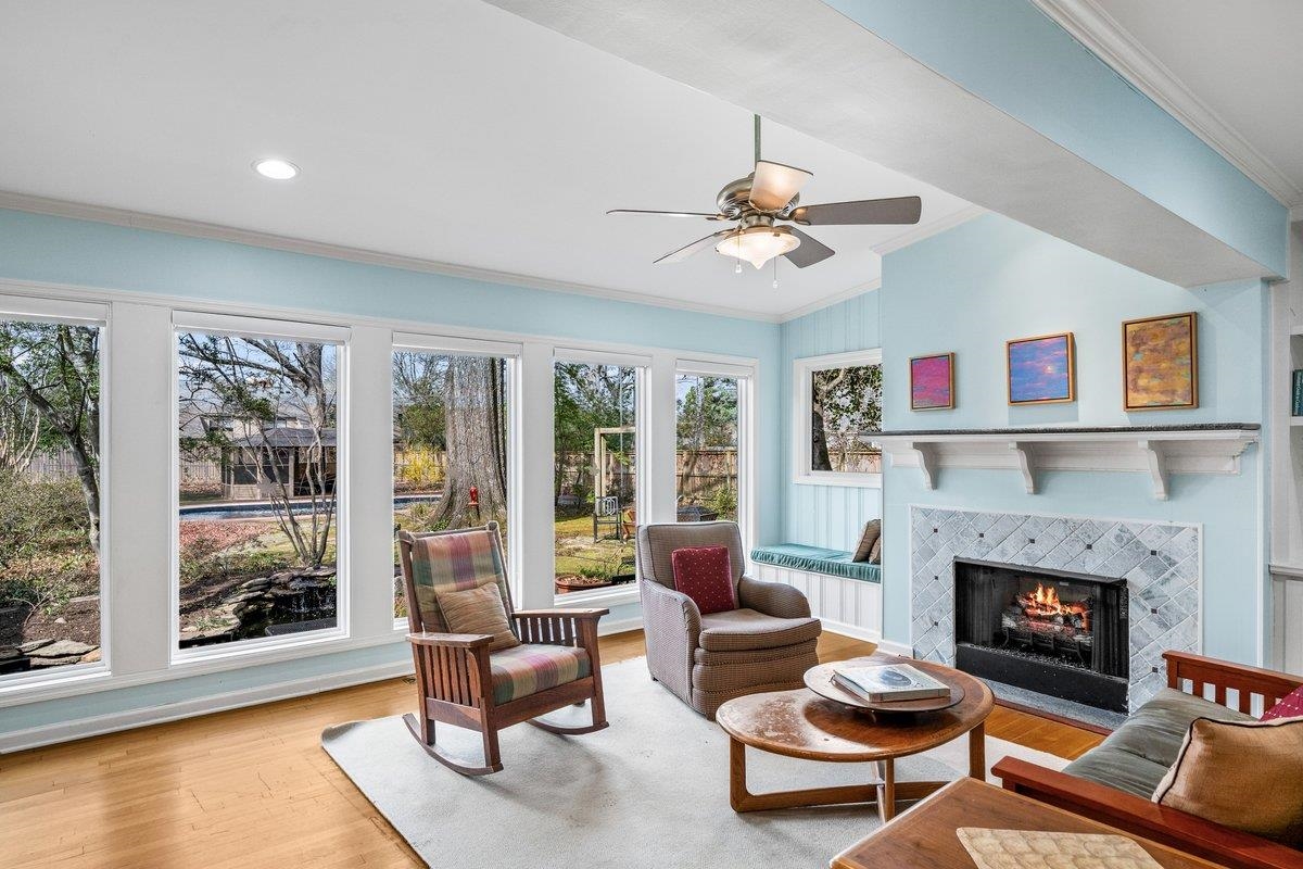353 Colonial Road Memphis, TN 38117 - Photo 10 of 37 Sunroom / solarium with vaulted ceiling