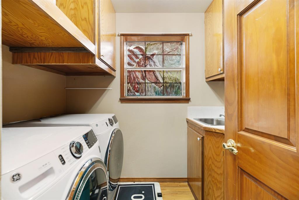 3178 East 2150 Road Grant, OK 74738 - Photo 14 of 40 a utility room with dryer and washer