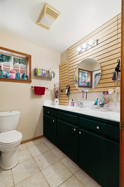 3178 East 2150 Road Grant, OK 74738 - Photo 9 of 40 a spacious bathroom with a toilet sink and mirror