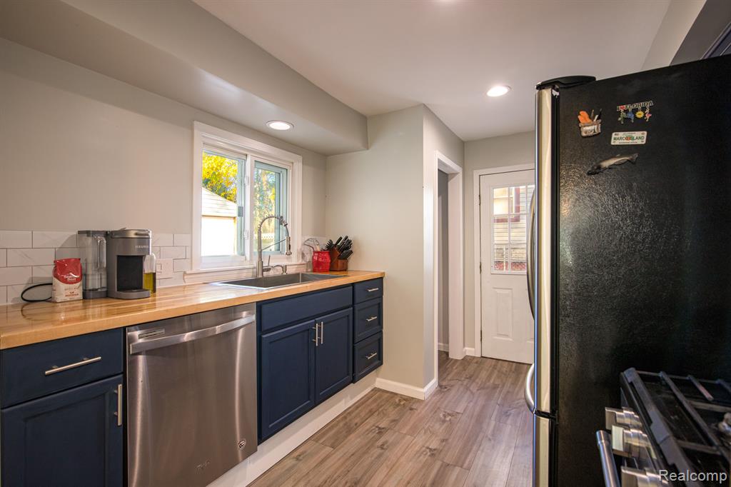 27150 Beverly Road Taylor, MI 48180 - Photo 8 of 19