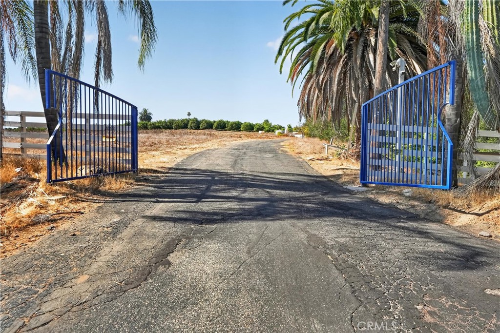 2864 Live Oak Park Road Fallbrook, CA 92028 - Photo 3 of 38 Gallery Image 3