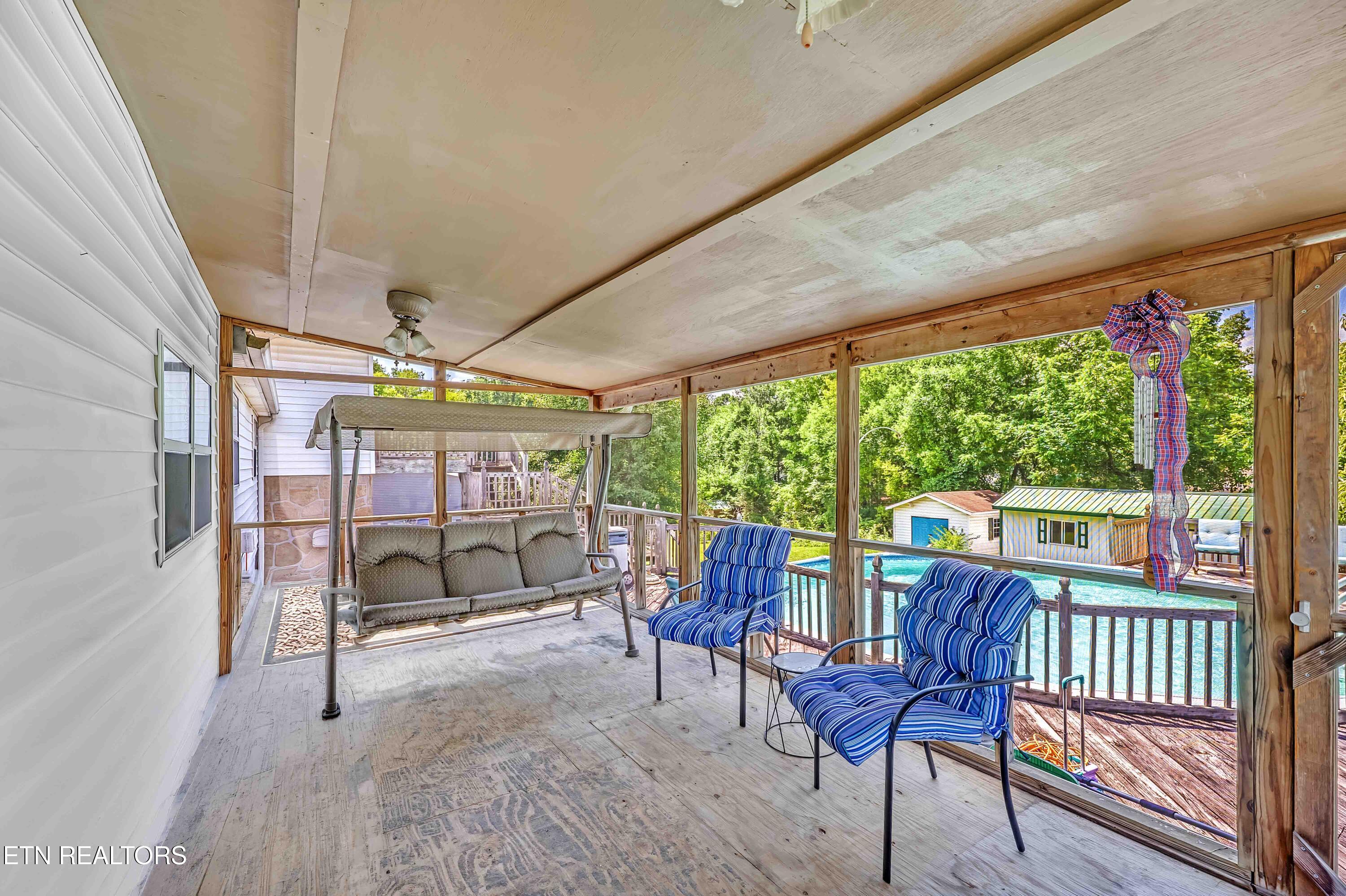 958 West Hunt Road Alcoa, TN 37701 - Photo 32 of 47 screened in porch