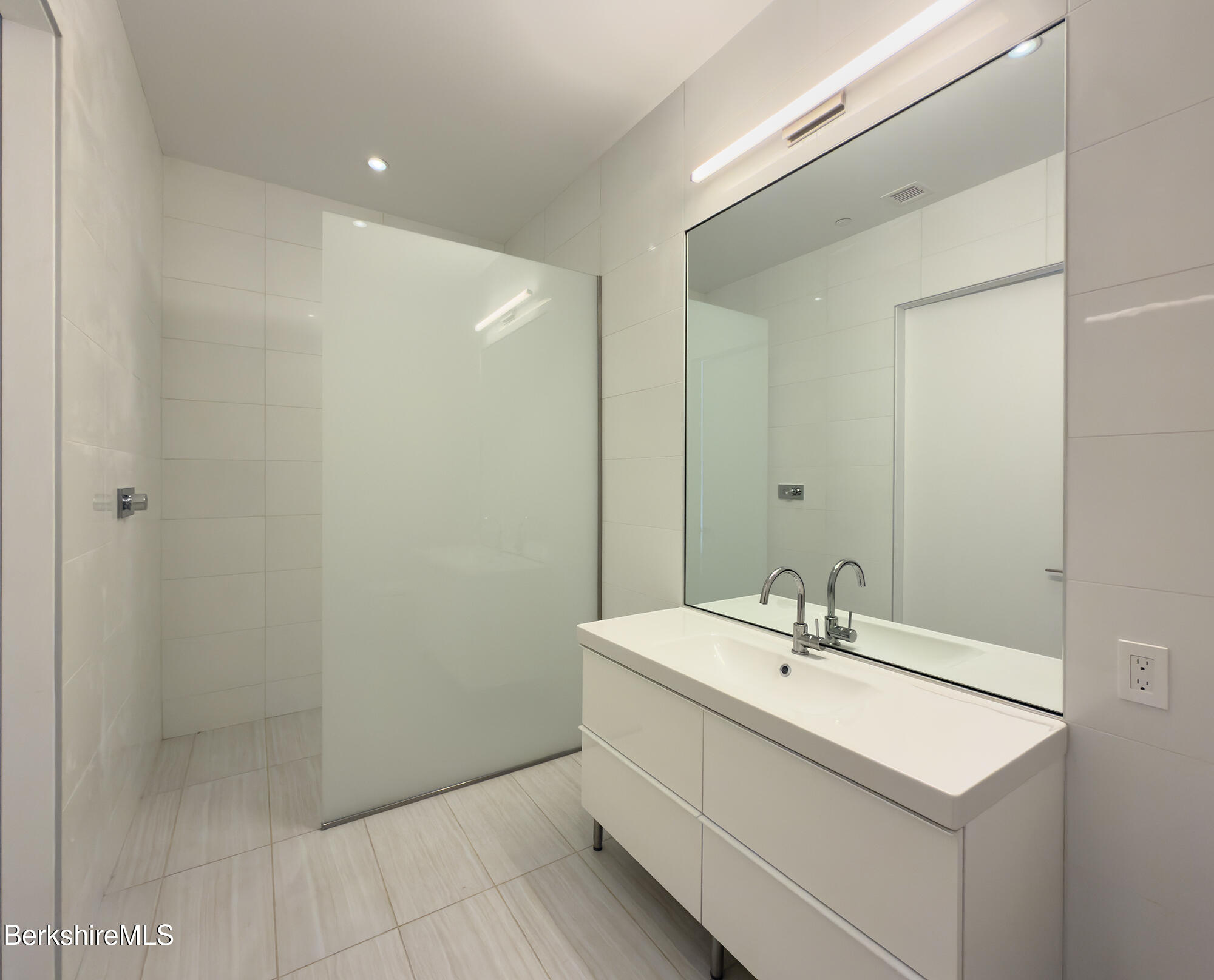 520 State Road, Unit 306 North Adams, MA 01247 - Photo 21 of 40 Guest Bathroom