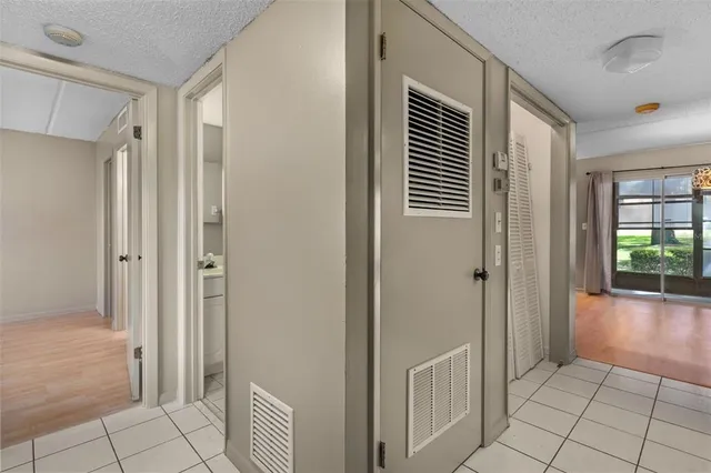 a view of a livingroom with a workspace