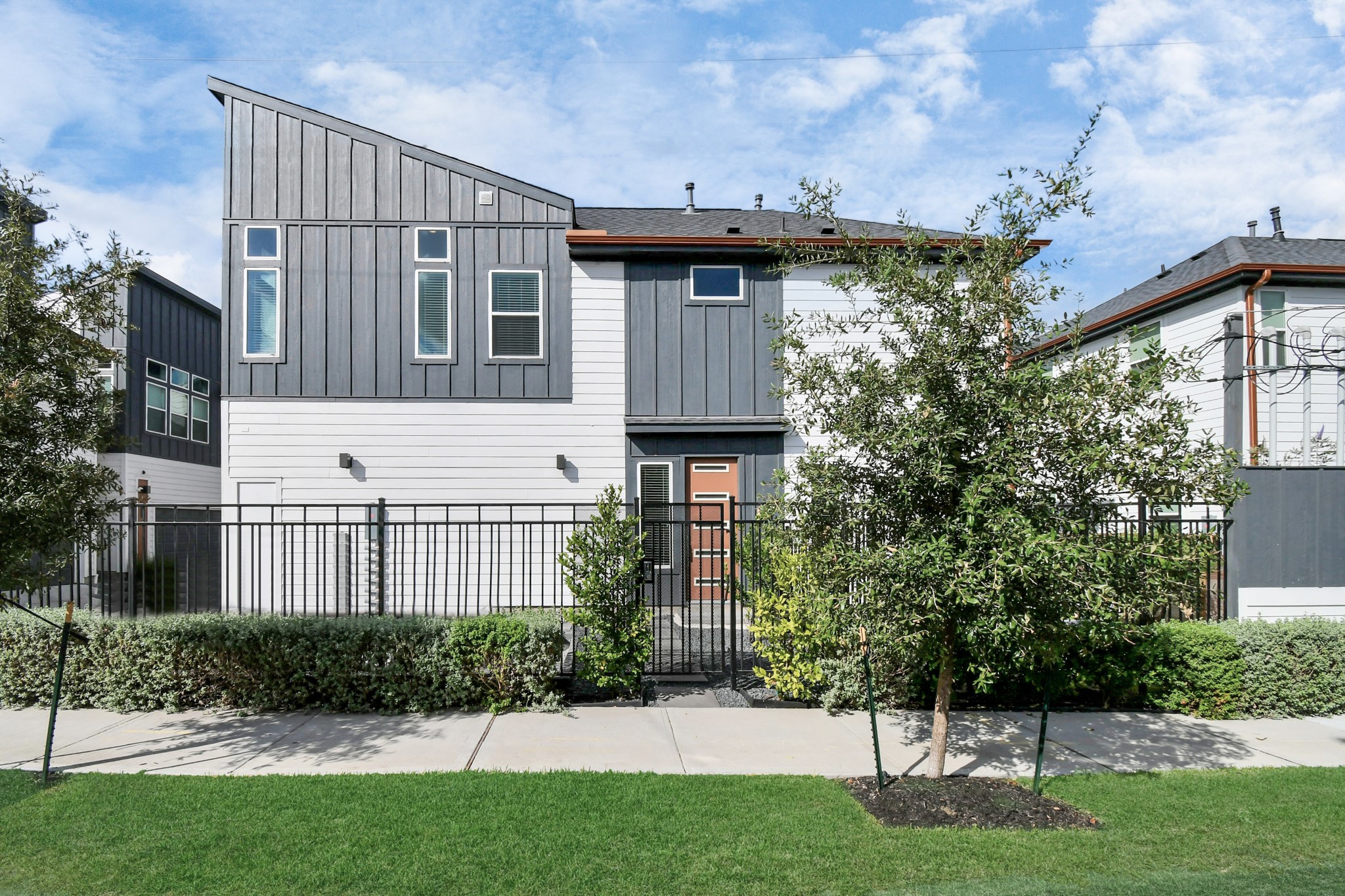 829 Emile Street Houston, TX 77020 - Photo 2 of 46