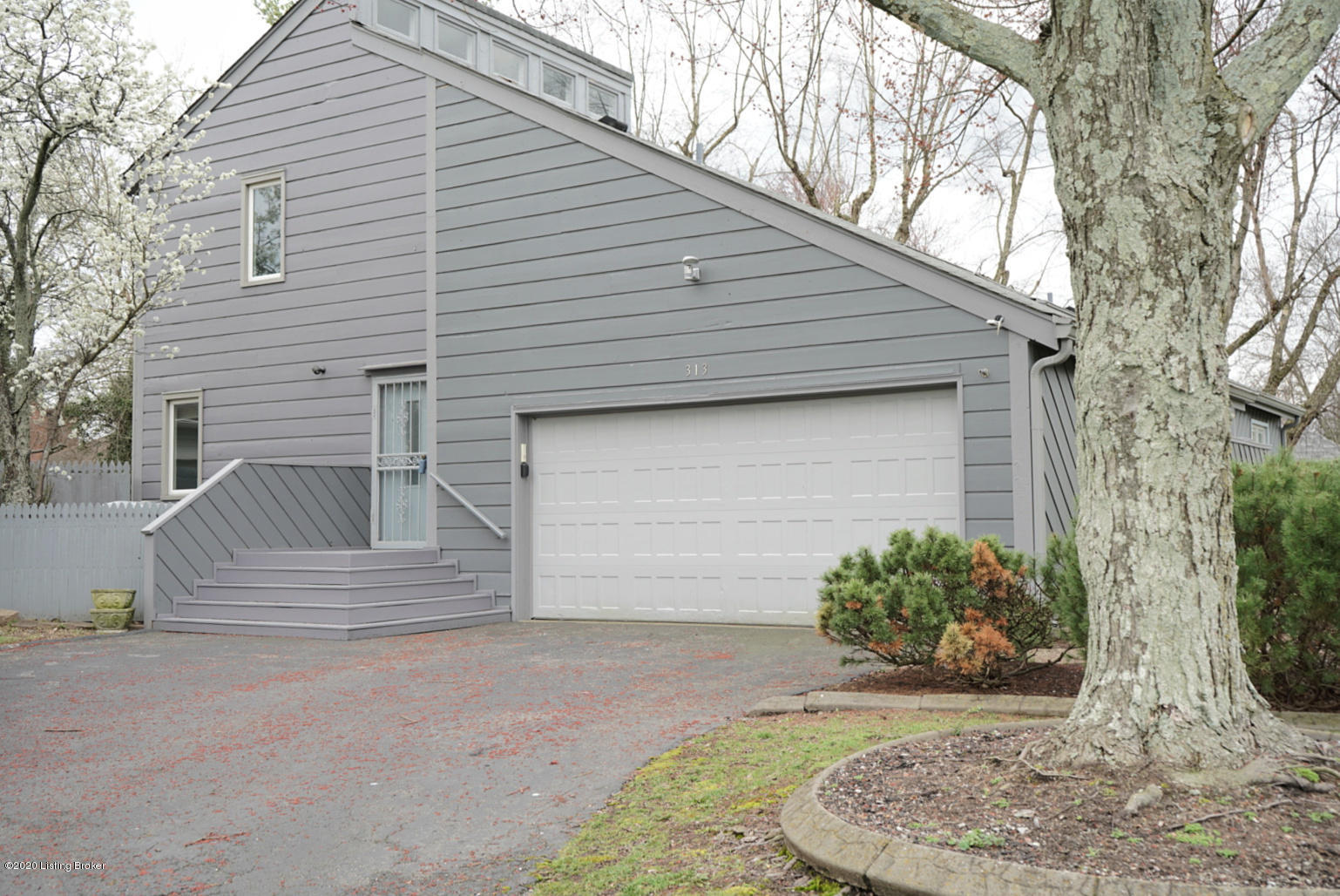 313 Blue Ridge Road Louisville, KY 40223 - Photo 1 of 41 Garage