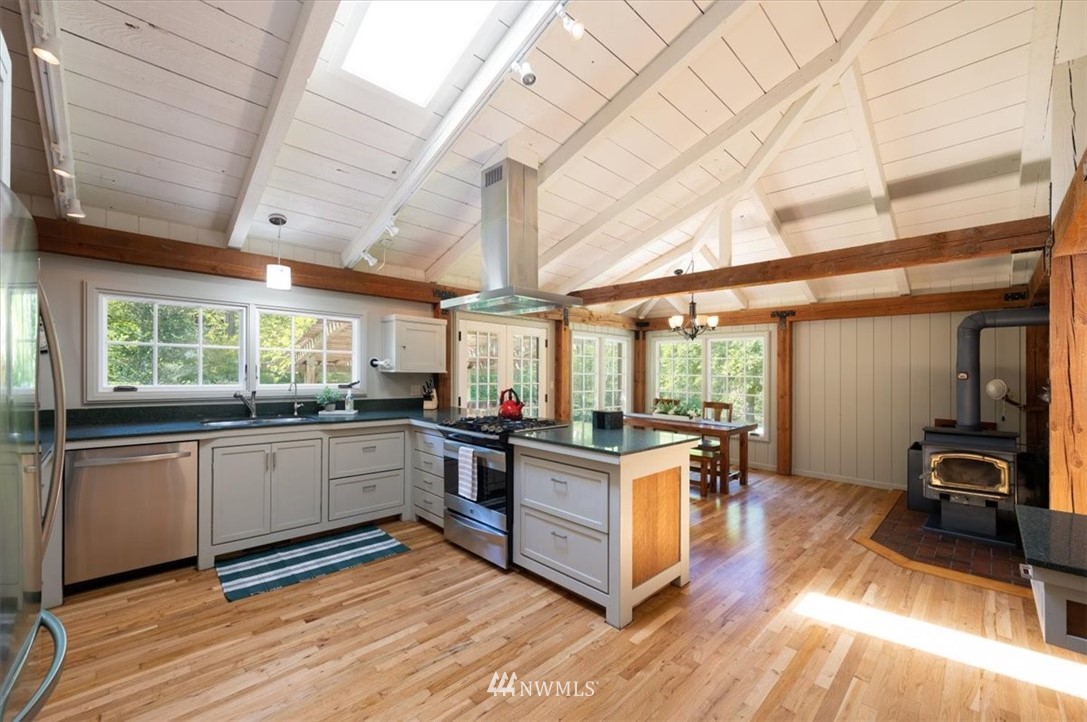 4214 Linnell Road Deming, WA 98244 - Photo 4 of 40