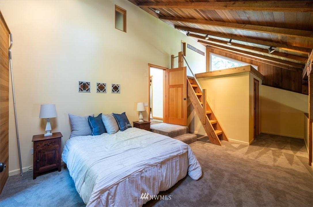 4214 Linnell Road Deming, WA 98244 - Photo 10 of 40 a bedroom with a bed and a window