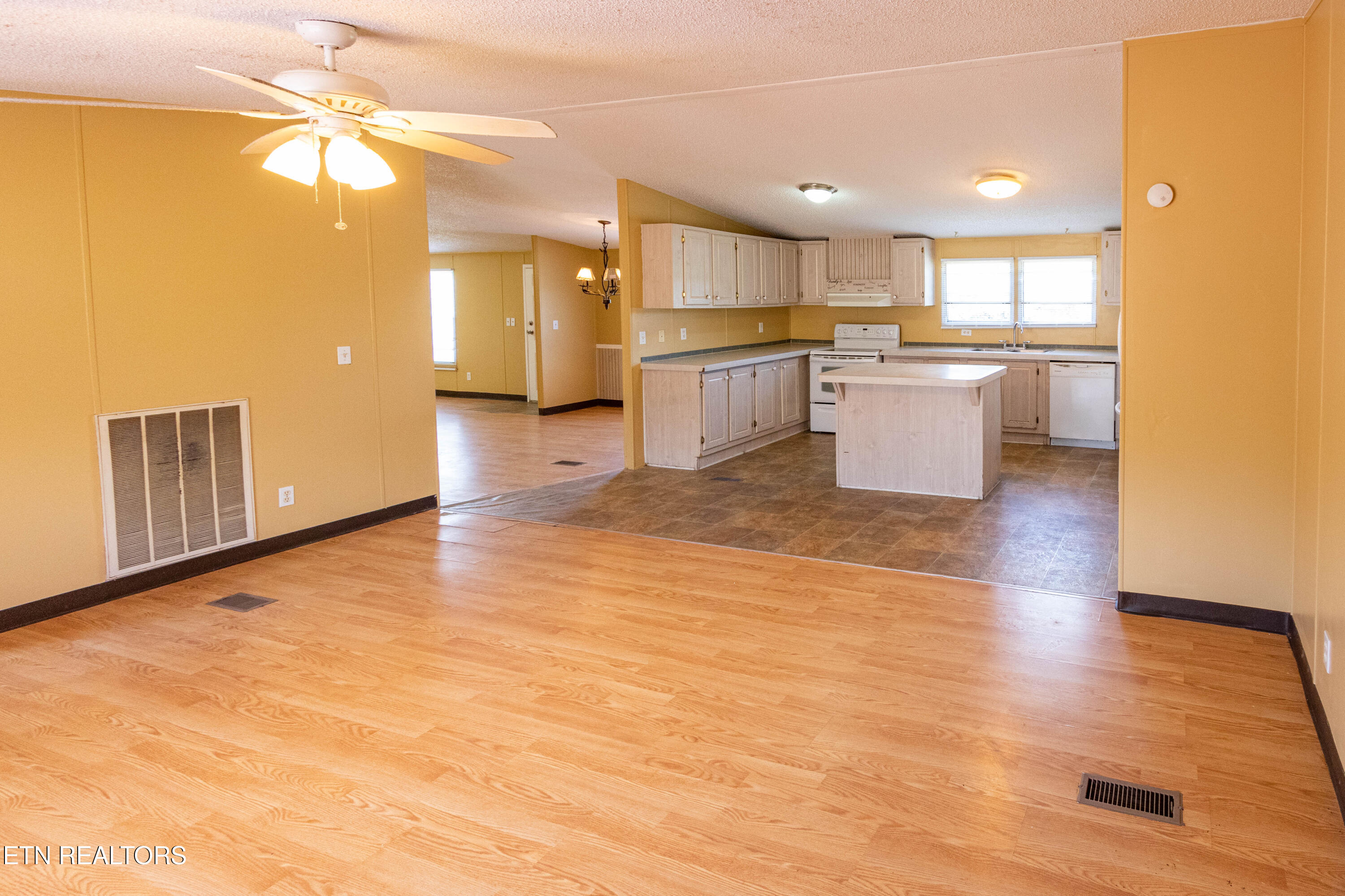 284 Clearwater Ridge Maynardville, TN 37807 - Photo 11 of 22 Kitchen / Great Room