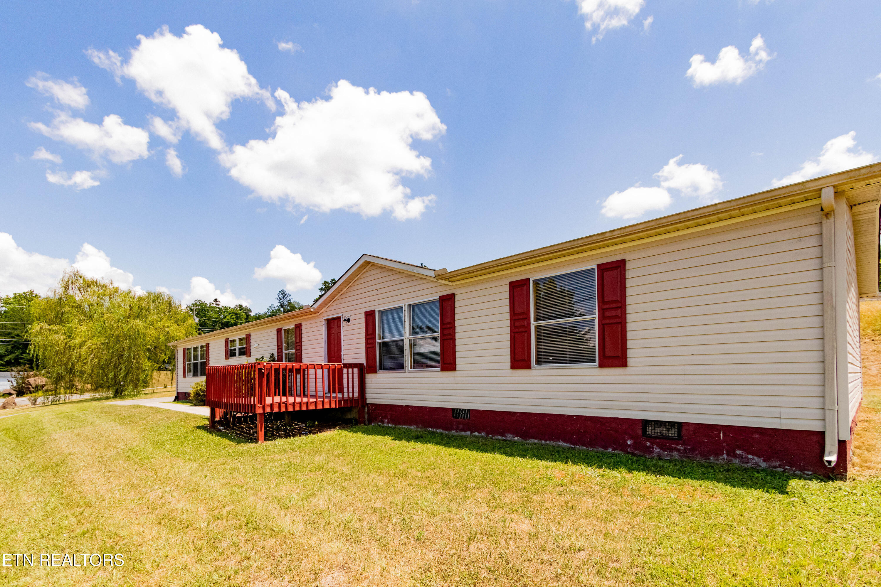 284 Clearwater Ridge Maynardville, TN 37807 - Photo 3 of 22 Front