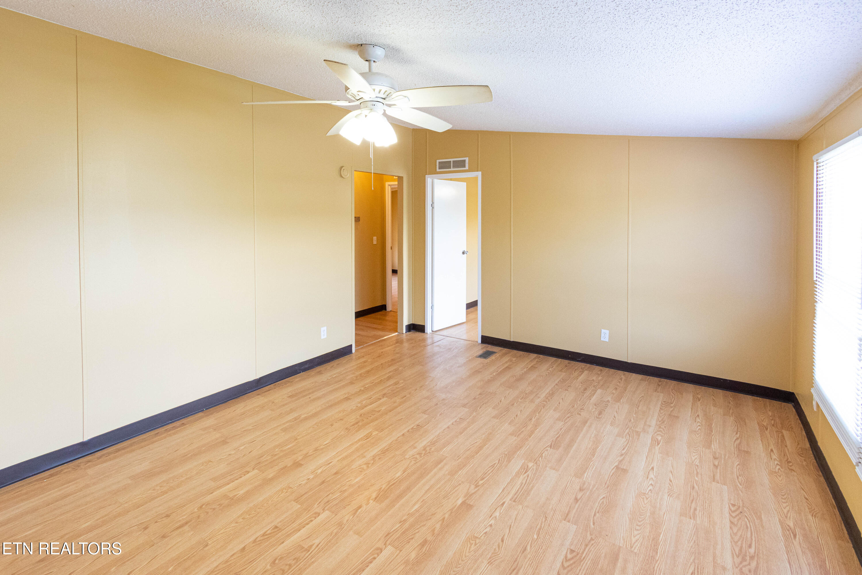 284 Clearwater Ridge Maynardville, TN 37807 - Photo 4 of 22 Living Room