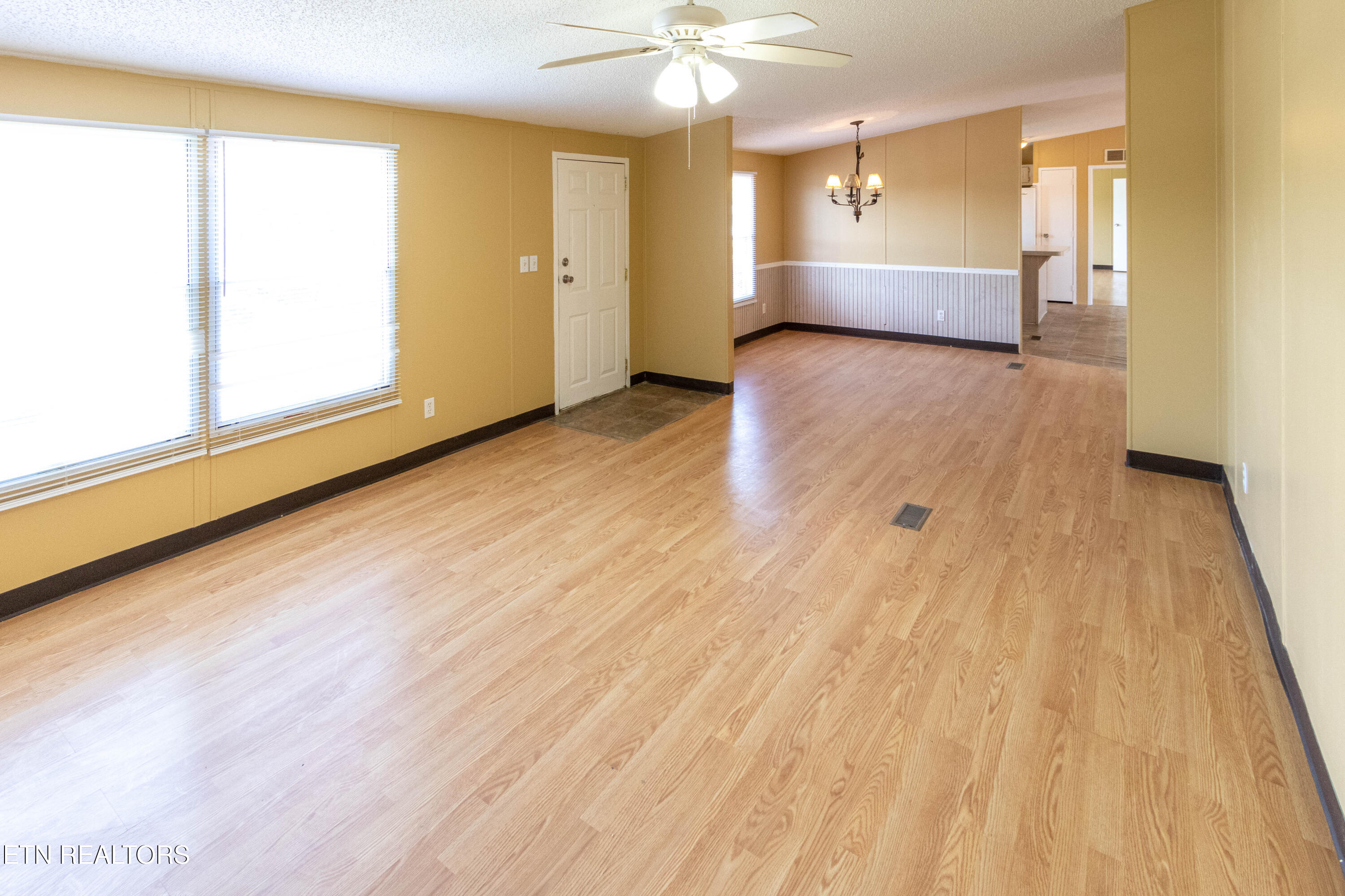 284 Clearwater Ridge Maynardville, TN 37807 - Photo 6 of 22 Living Room