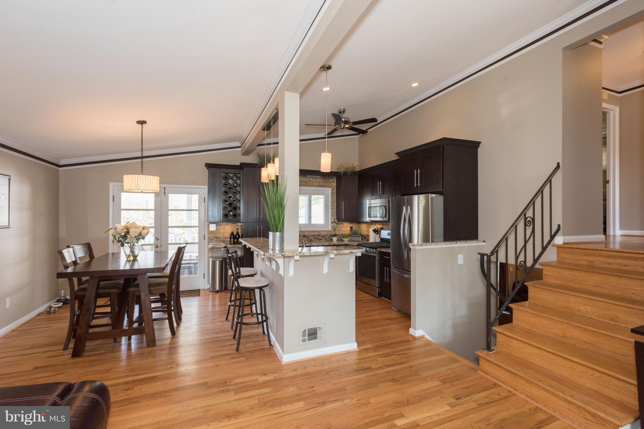 30 North Rolling Road Baltimore, MD 21228 - Photo 7 of 30 Vaulted ceilings, breakfast bar!