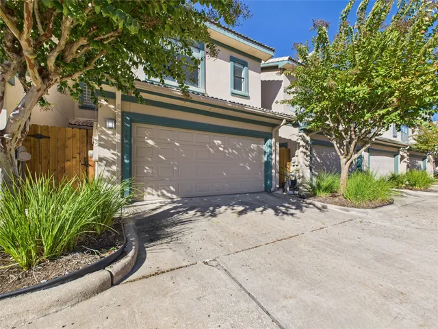 $379,000 | 483 Mariners Drive, Kemah, TX 77565