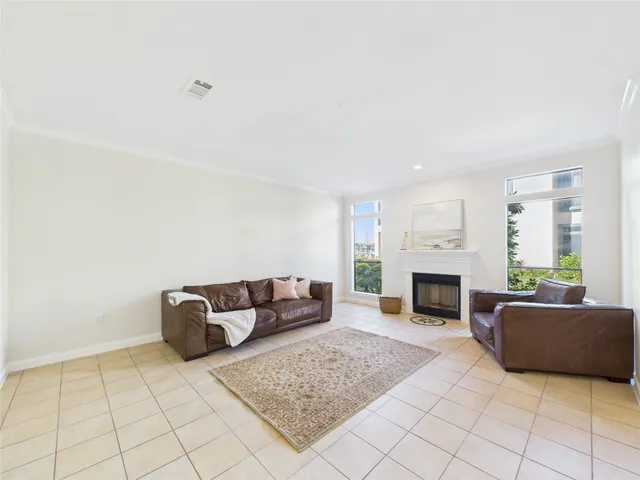 $379,000 | 483 Mariners Drive, Kemah, TX 77565