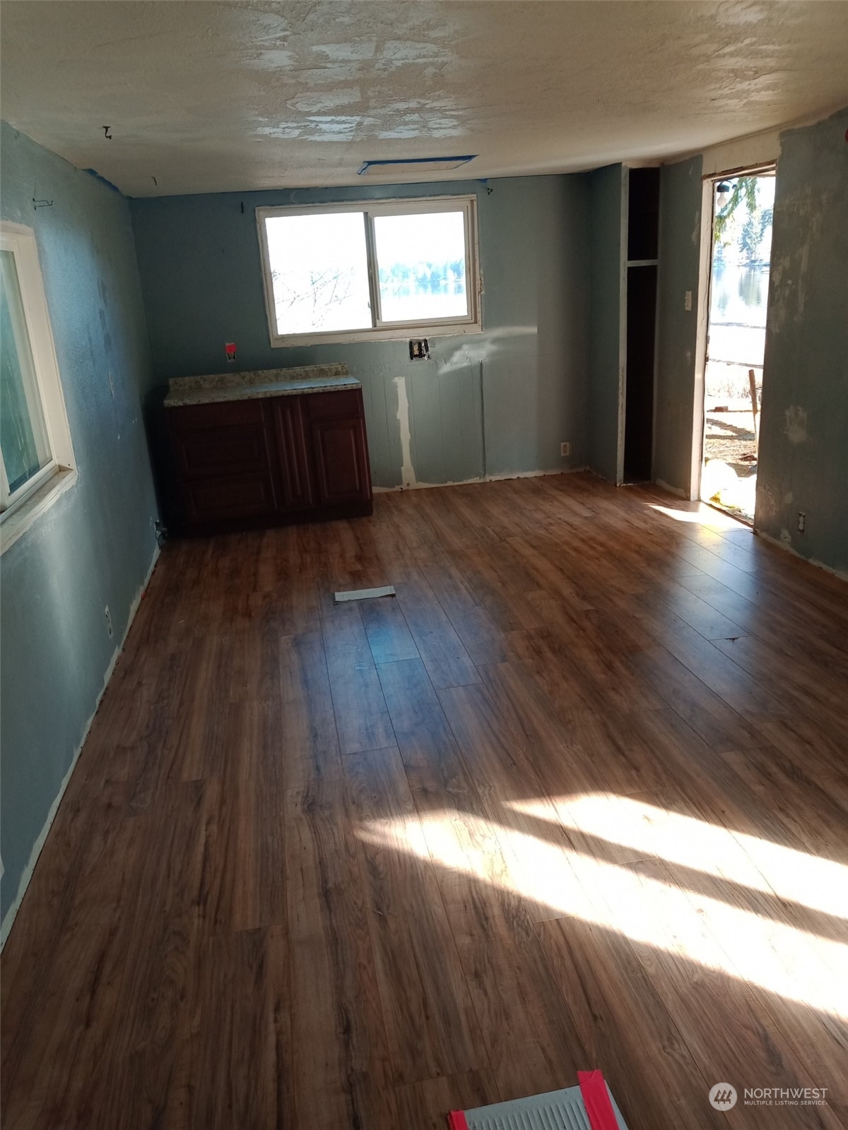 11903 State Game Road Eatonville, WA 98328 - Photo 17 of 24 a view of empty room with wooden floor and fan