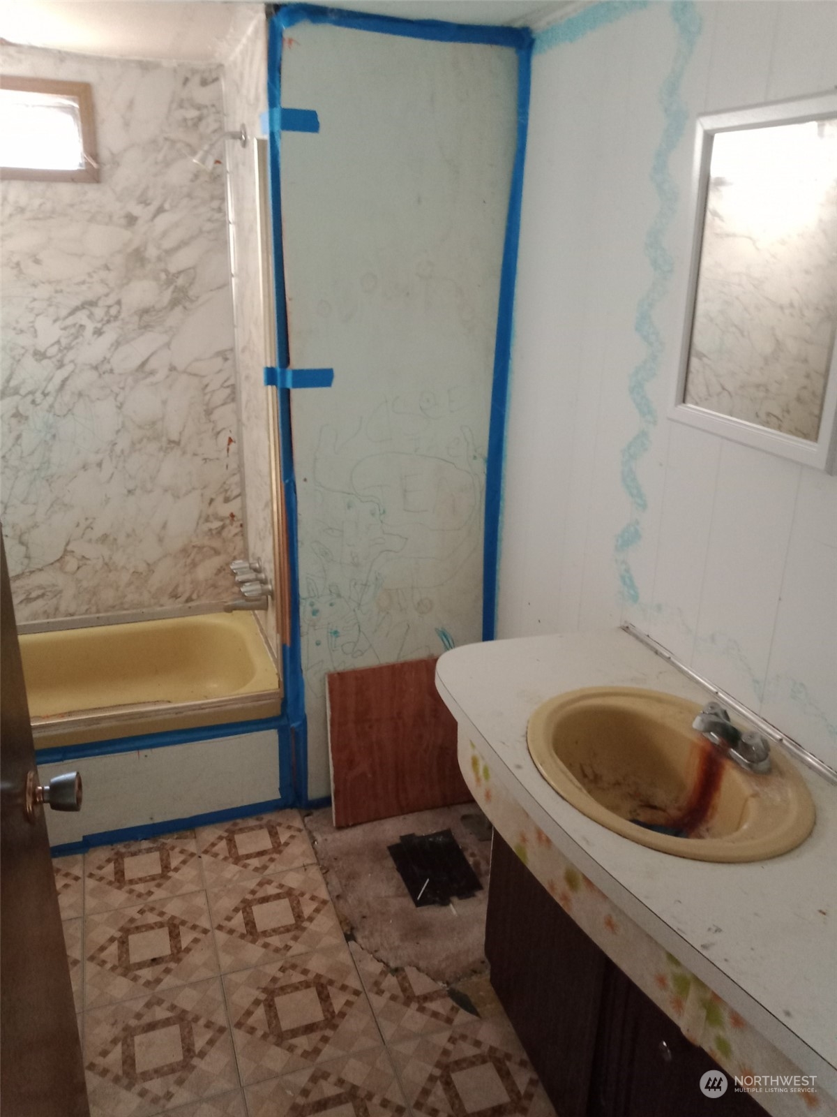 11903 State Game Road Eatonville, WA 98328 - Photo 18 of 24 a bathroom with a sink and bathtub