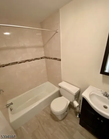 $2,475 | 97 Walnut Street, Unit 2B, Montclair, NJ 07042