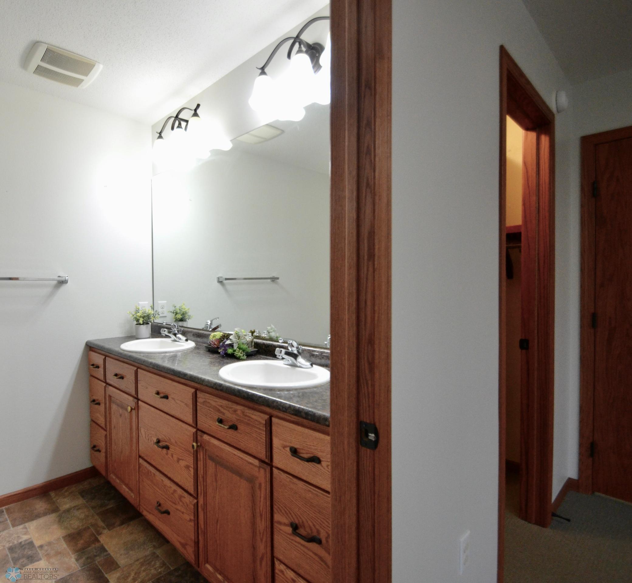 2002 35th St S Circle Moorhead, MN 56560 - Photo 13 of 47