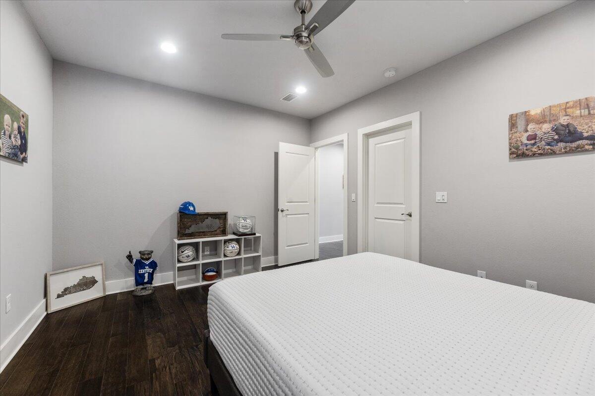 995 Airport Road, Unit 26 Destin, FL 32541 - Photo 33 of 39 a bedroom with a large bed and a chandelier