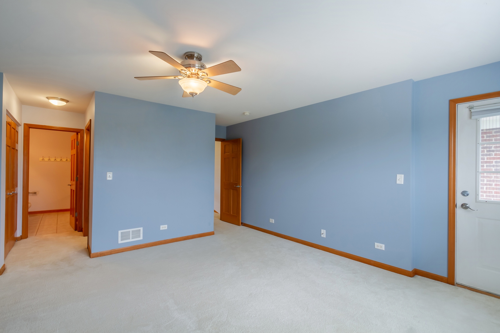 1882 Keystone Place, Unit 1882 Schaumburg, IL 60193 - Photo 16 of 34 a view of an empty room